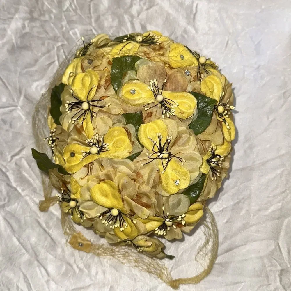 Vintage 50s/60s Yellow Floral Hat with netting that‎ ties under chin - Picture 7 of 7